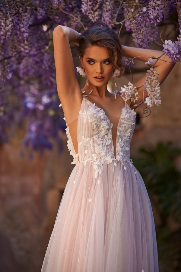 romantisches Brautkleid, 3D-Blumen, Tüll, Spitze, Hochzeitskleid mit Träger, Spitzenelemente, Cut-Outs, V-Ausschnitt, tiefer Rücken, sexy Ausschnitt, tiefes Dekolleté