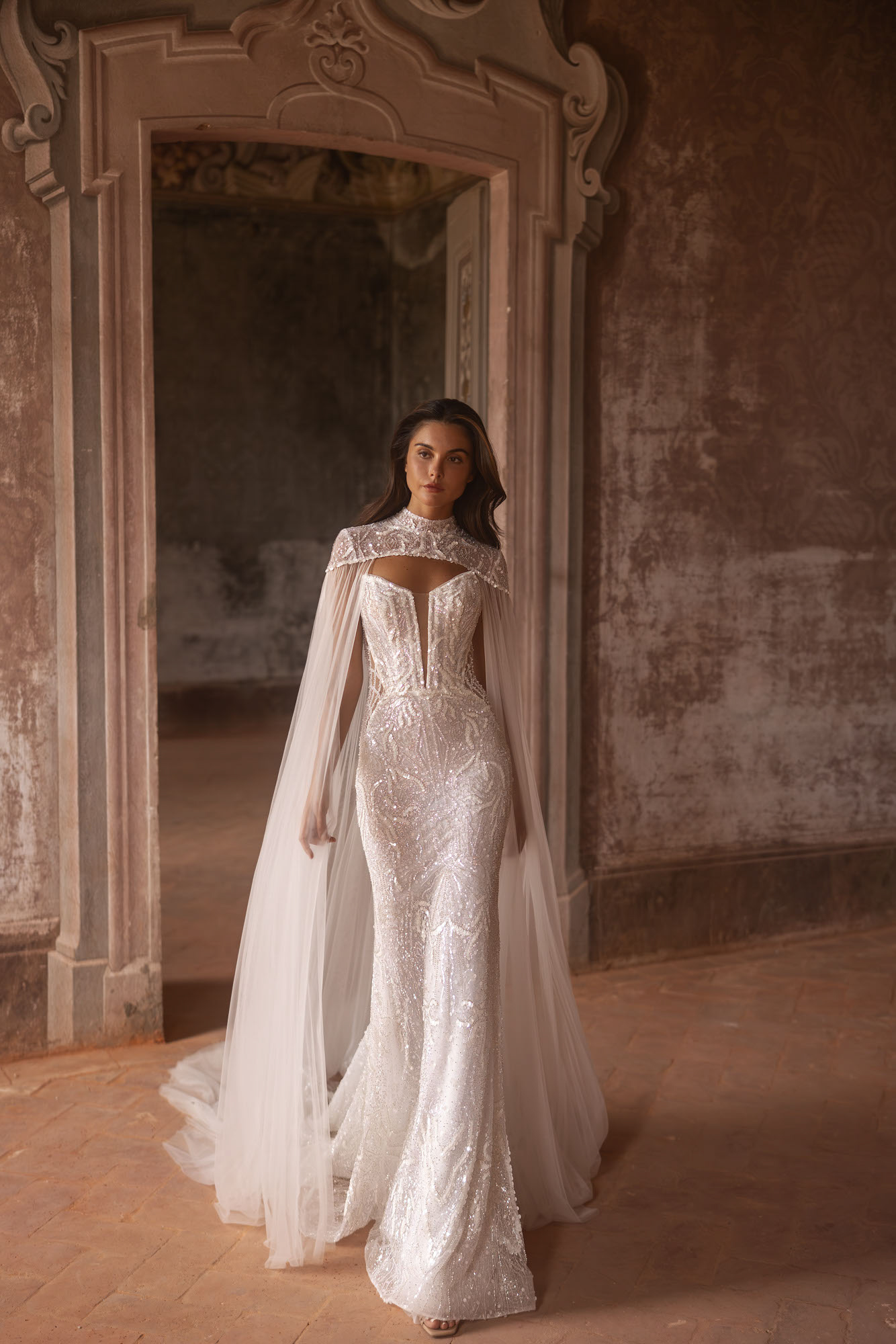 Santina – Fit and Flare mit Corsage & Cape