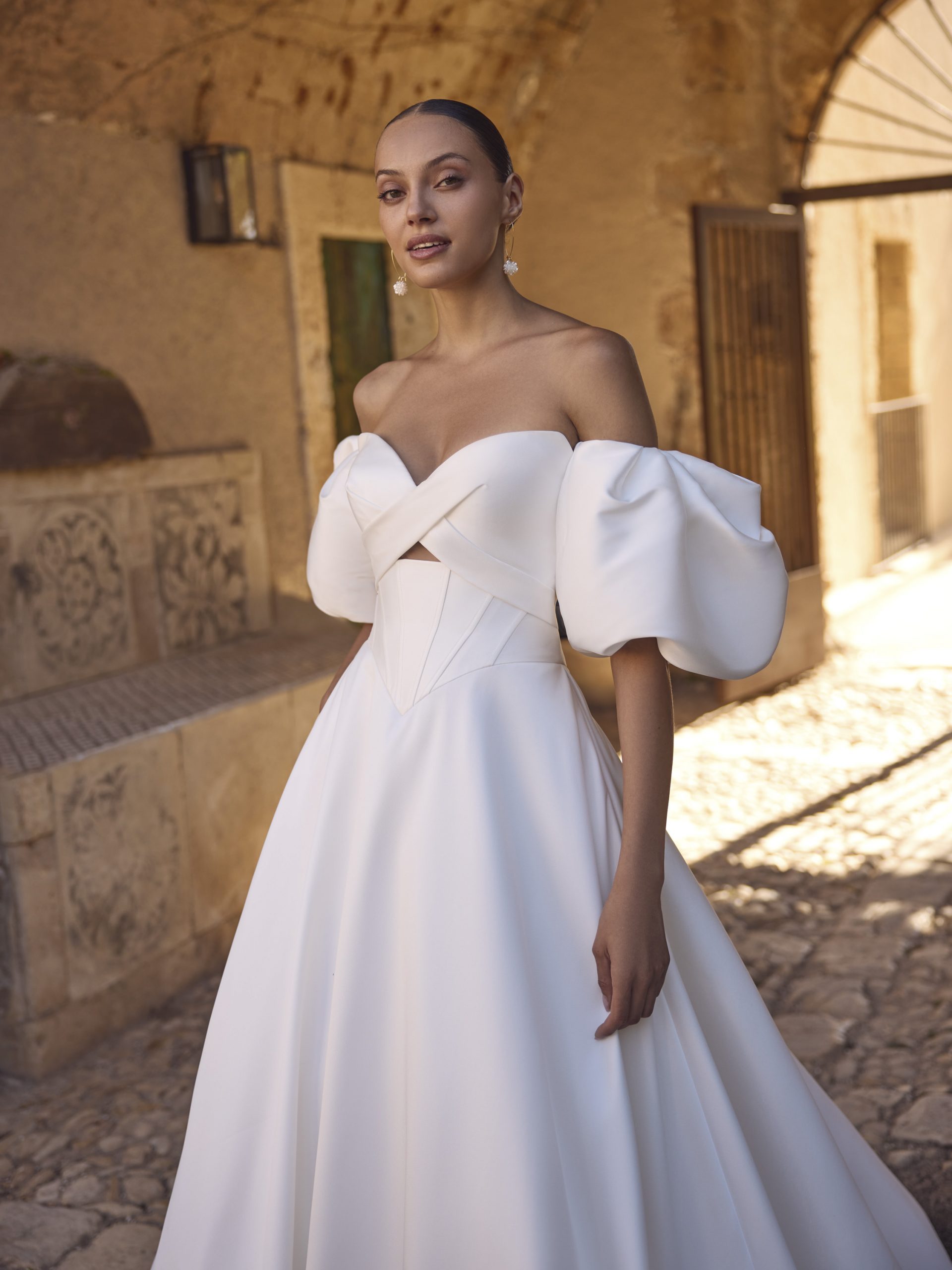 Gitte – A-Linien Kleid aus Satin. Minimalistisch & Modern