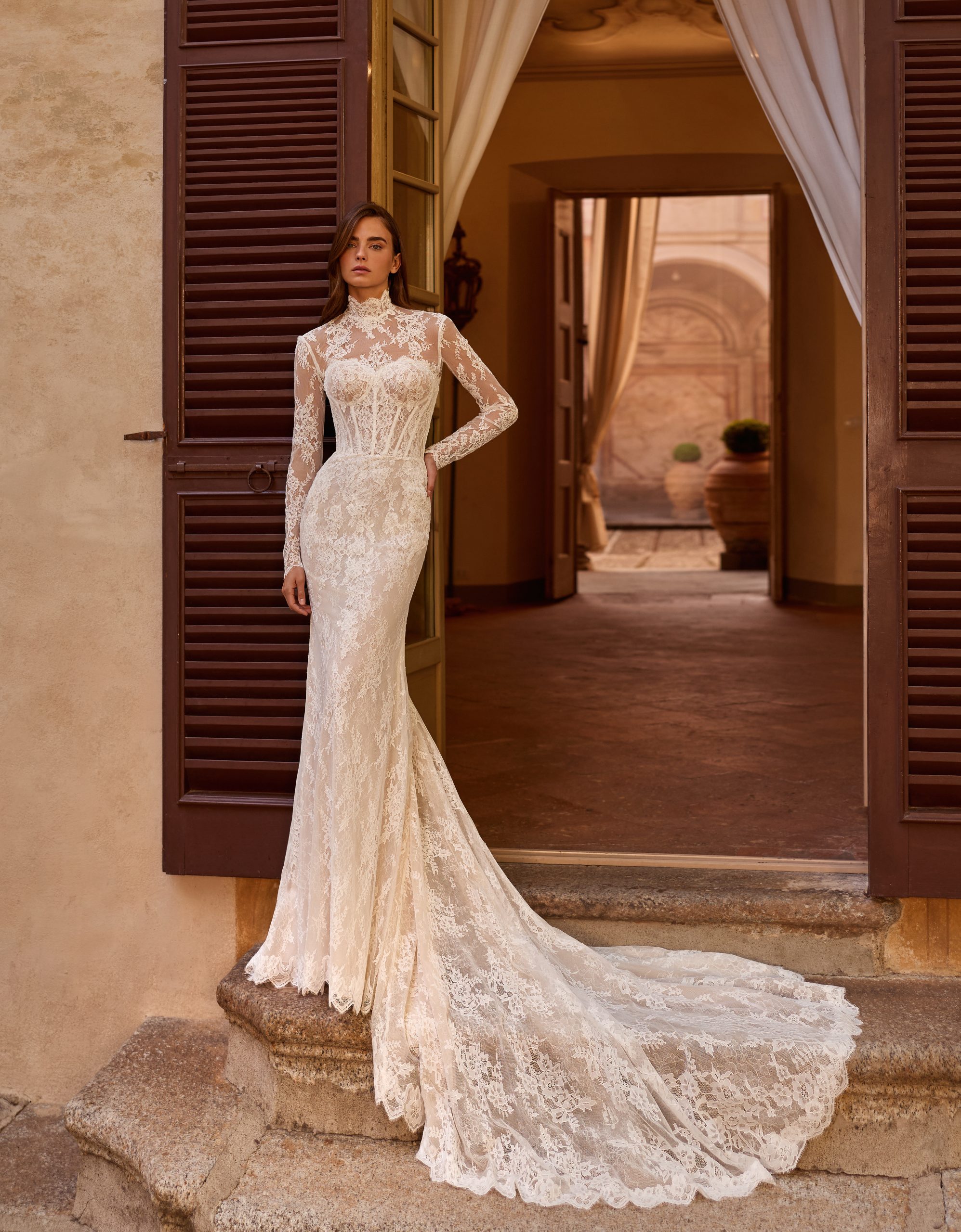 Monali – Spitzenbrautkleid im Meerjungfrau-Stil mit abnehmbarer Spitzenjacke