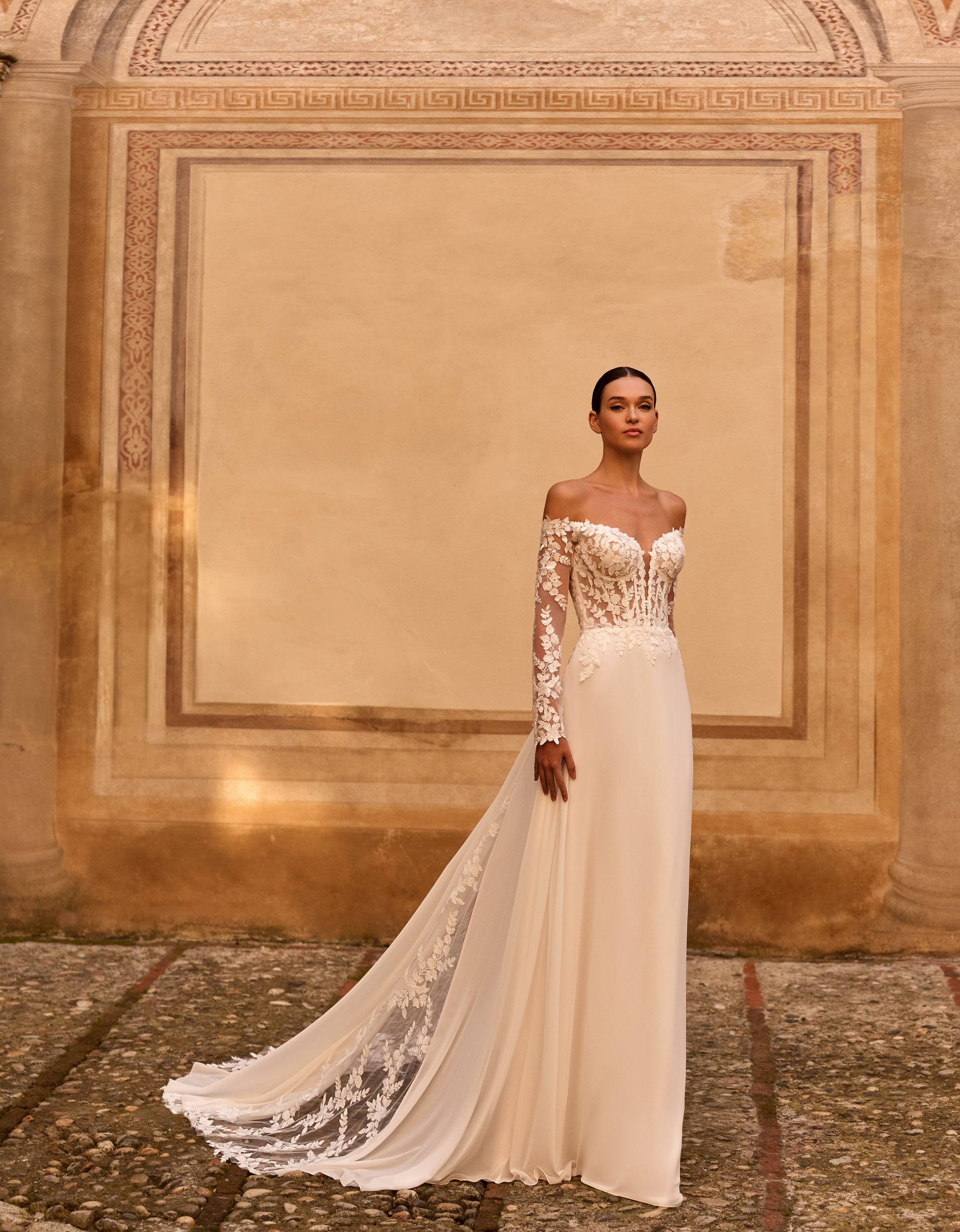 OrnellaAP – Romantisches A-Linien Brautkleid mit floraler Spitzenkorsage und Chiffonrock