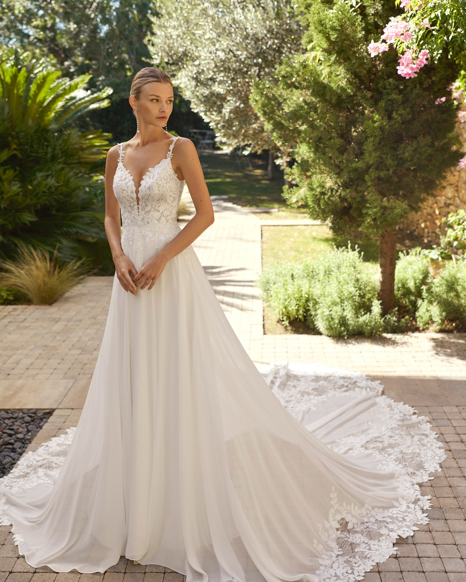 Marlen – Chiffon Brautkleid mit floraler Spitze