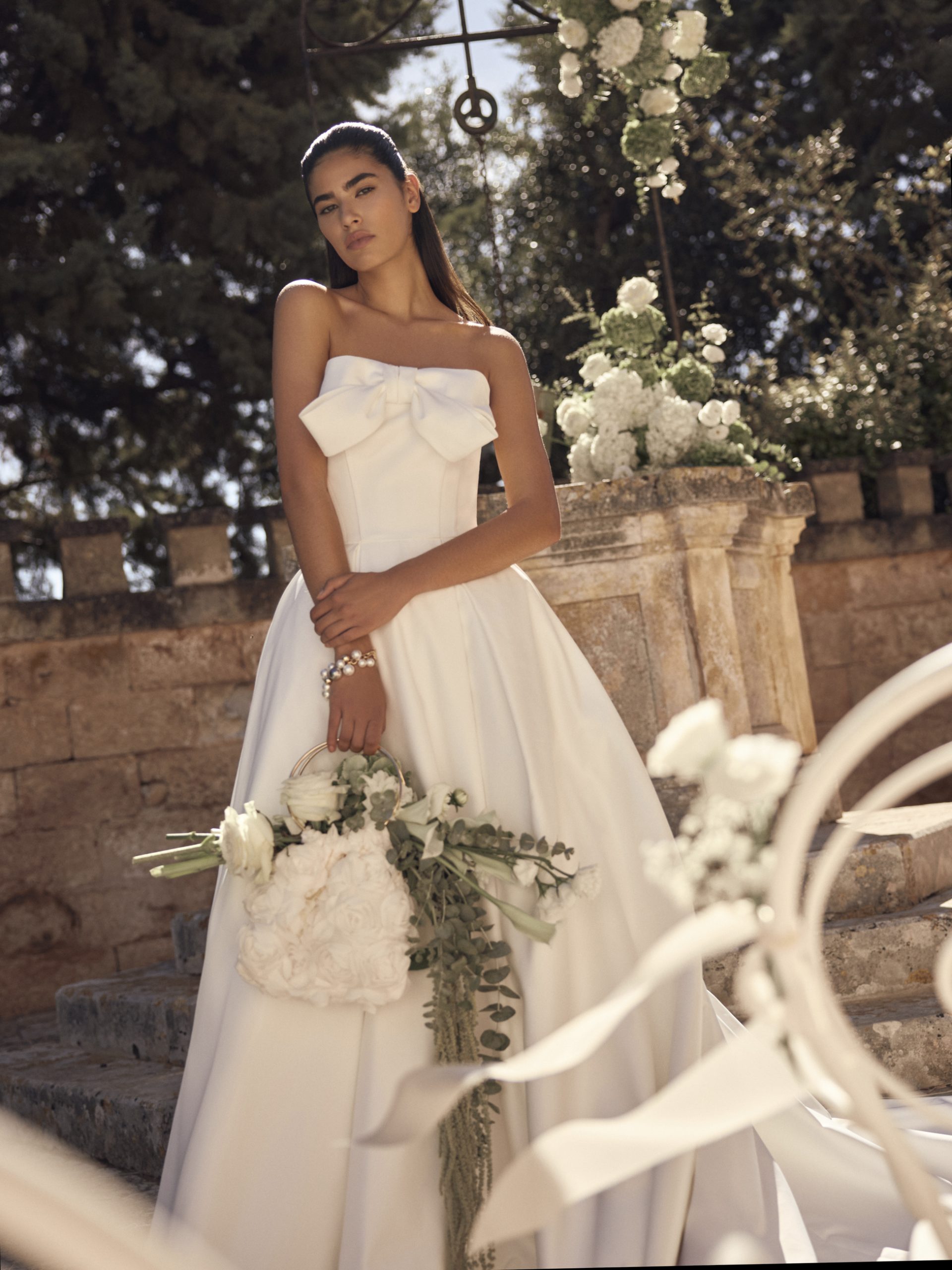Maranda – Satin Brautkleid mit Basque Waist und Schleife